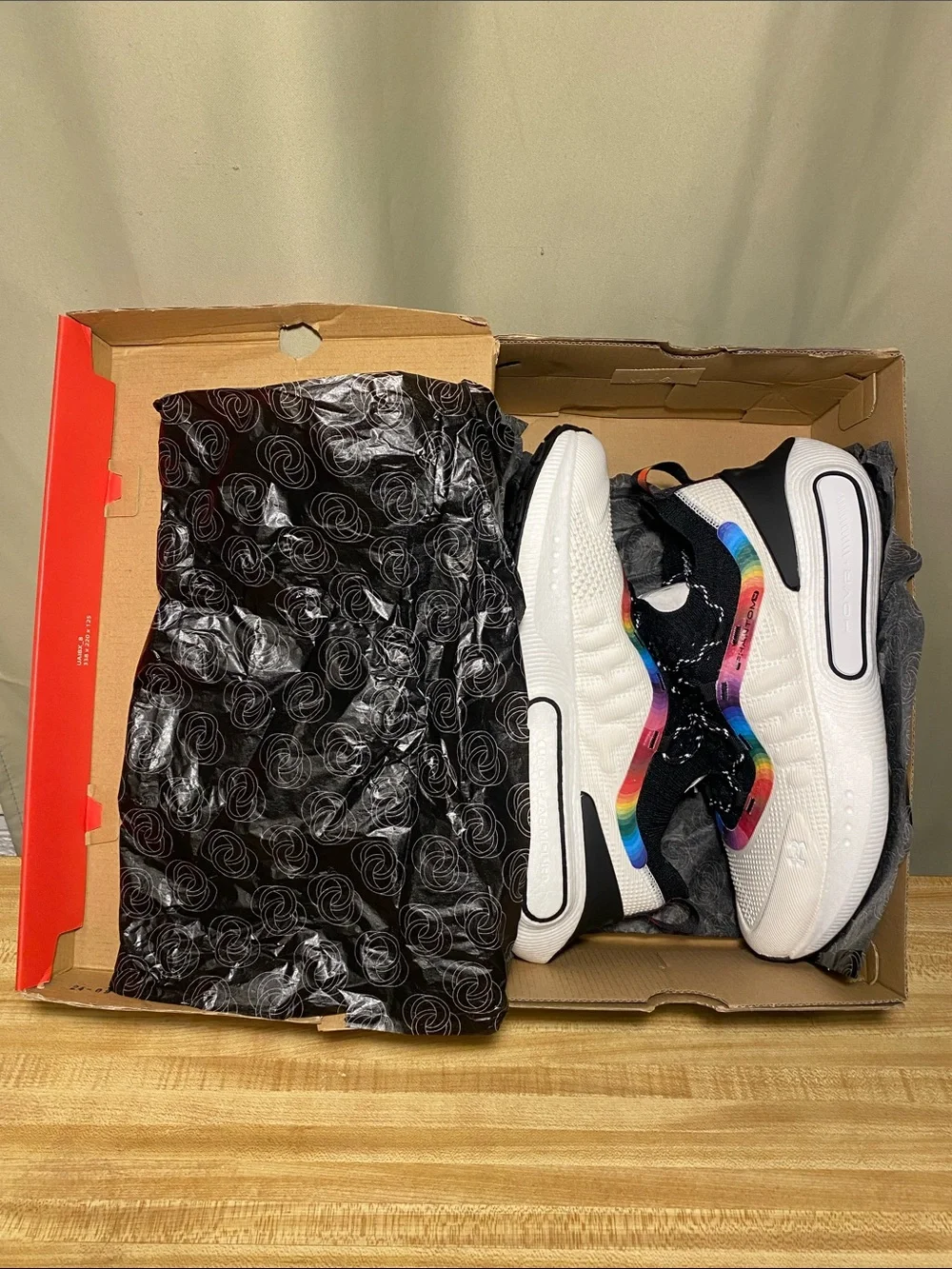 Under Armour UA U Phantom 4 Pride Shoes Unisex Wht/Blk Men’s 9/ WMNS 10.5 NWOT